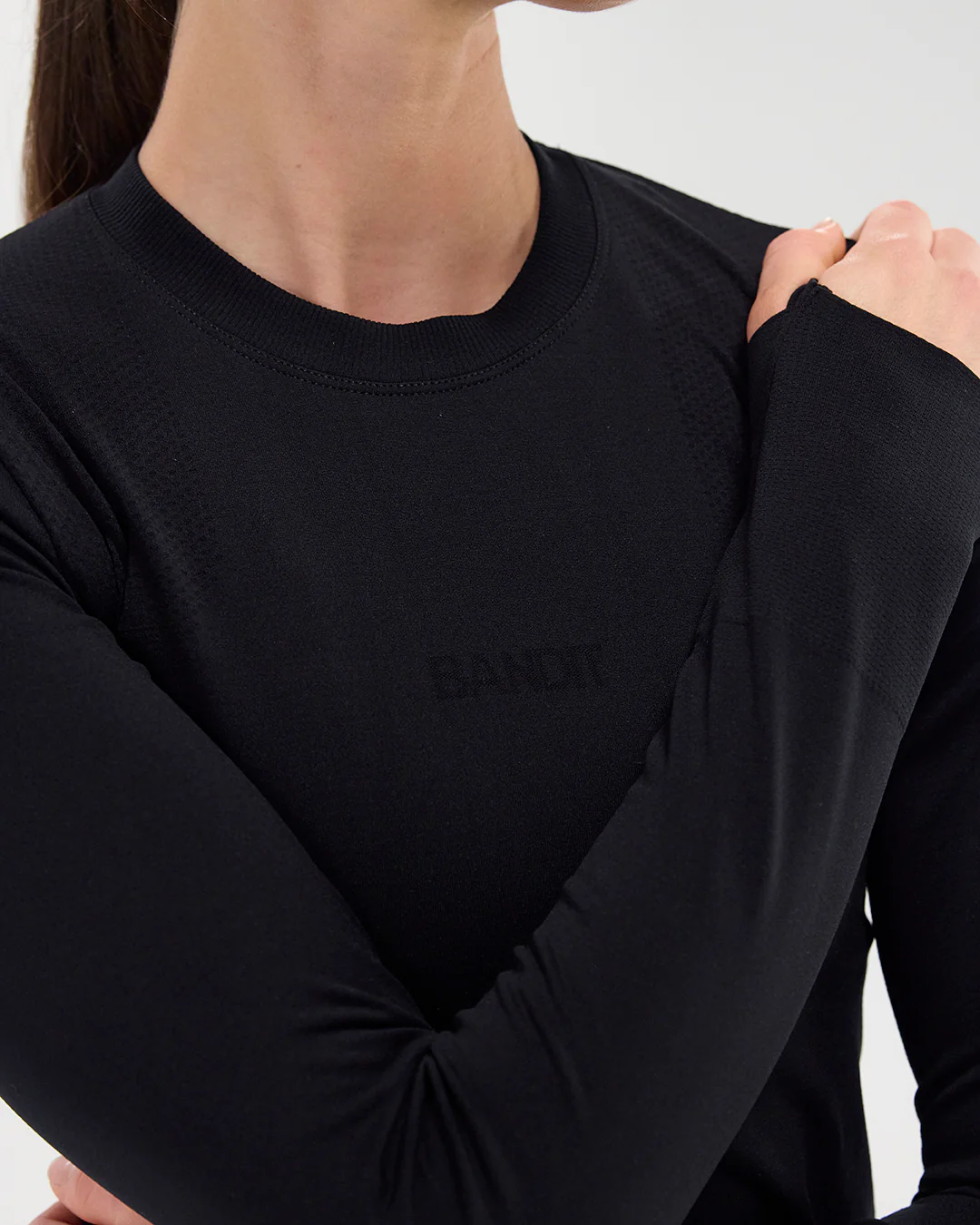 Bandit Women's Mercury™ Seamless Long Sleeve Crop Tee "Black" - Image 3